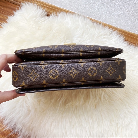 LV Pochette Métis in Monogram Canvas - Picture 8 of 15